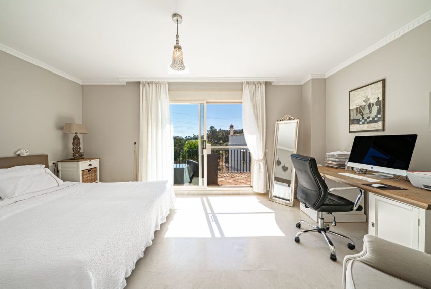 R5183833-Villa-For-Sale-Estepona-Semi-Detached-4-Beds-244-Built-13