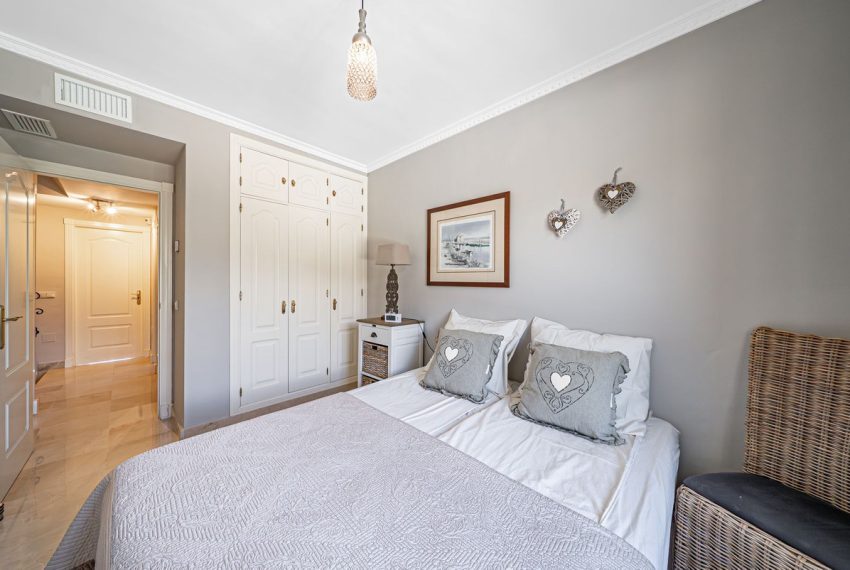 R5183833-Villa-For-Sale-Estepona-Semi-Detached-4-Beds-244-Built-19