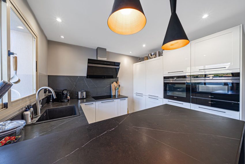 R5183833-Villa-For-Sale-Estepona-Semi-Detached-4-Beds-244-Built-4