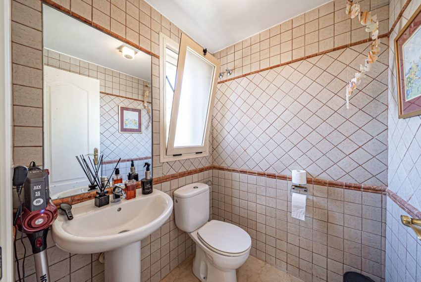 R5183833-Villa-For-Sale-Estepona-Semi-Detached-4-Beds-244-Built-5