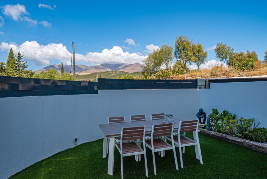 R5183833-Villa-For-Sale-Estepona-Semi-Detached-4-Beds-244-Built-9