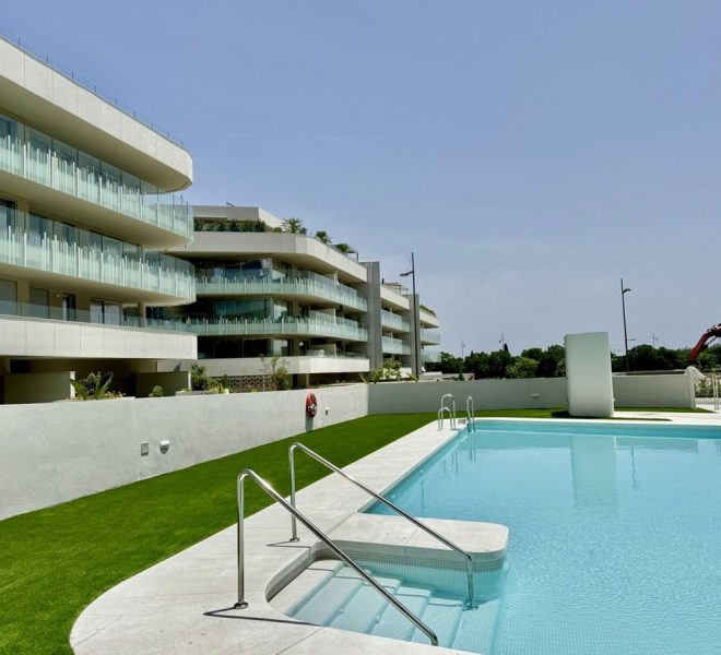 R5185315-Image 1-Middle Floor - 3 Beds - 121 Built