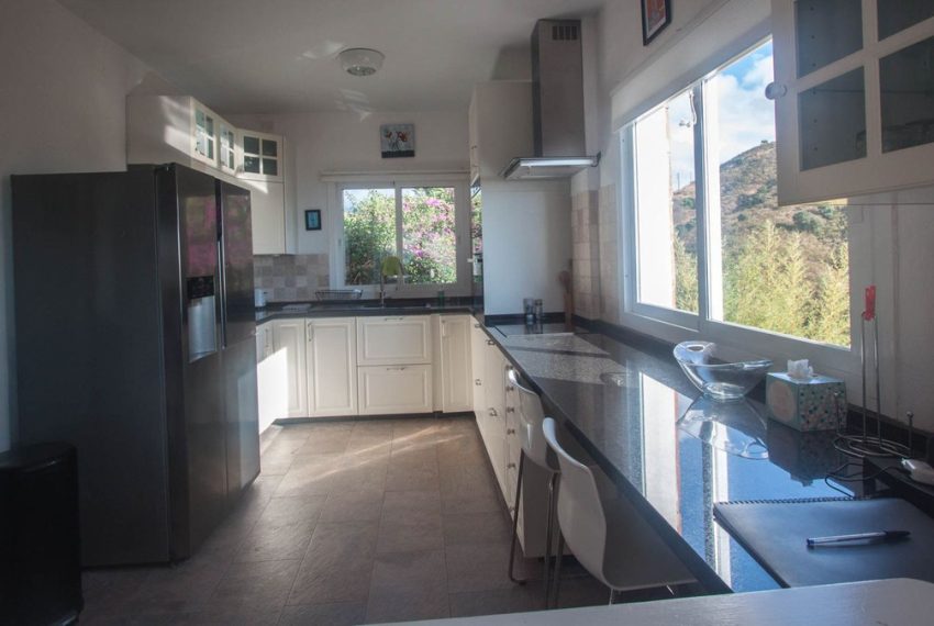 R5185921-Villa-For-Sale-Estepona-Finca-5-Beds-230-Built-12