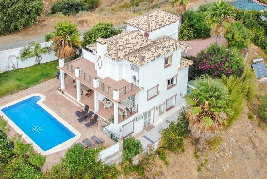 R5185921-Villa-For-Sale-Estepona-Finca-5-Beds-230-Built-4