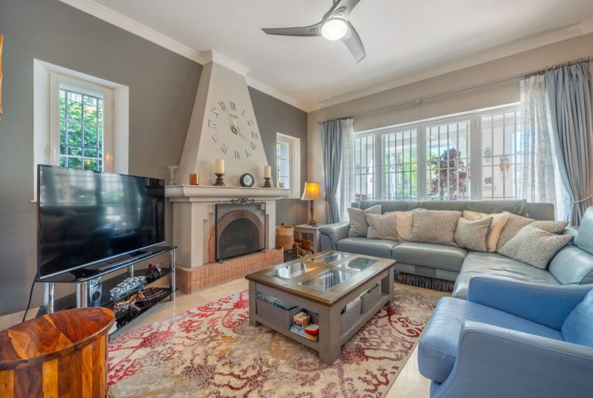 R5186377-Villa-For-Sale-Elviria-Semi-Detached-3-Beds-171-Built-2