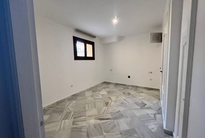 R5186386-Villa-For-Sale-Guadalmina-Alta-Detached-5-Beds-198-Built-13