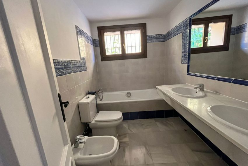 R5186386-Villa-For-Sale-Guadalmina-Alta-Detached-5-Beds-198-Built-15