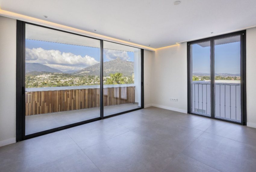 R5186485-Apartment-For-Sale-Nueva-Andalucia-Penthouse-2-Beds-100-Built-2