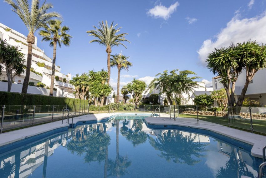 R5186485-Apartment-For-Sale-Nueva-Andalucia-Penthouse-2-Beds-100-Built