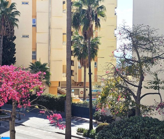 R5186836-Image 1-Middle Floor - 2 Beds - 136 Built