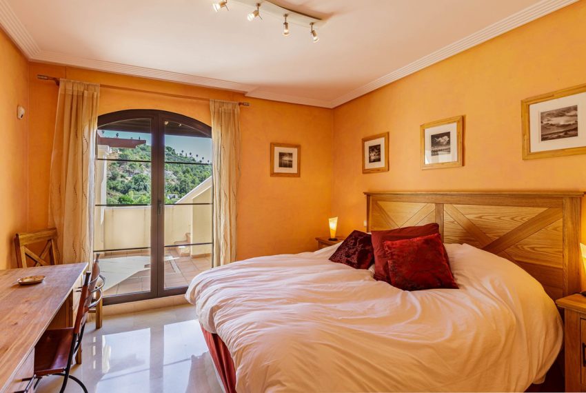 R5186851-Apartment-For-Sale-Los-Arqueros-Penthouse-Duplex-2-Beds-94-Built-7