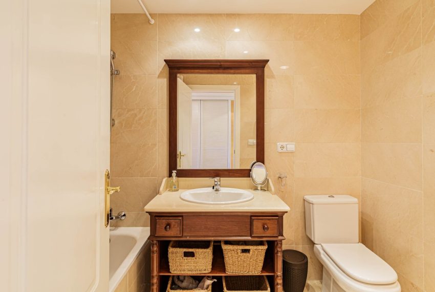 R5186851-Apartment-For-Sale-Los-Arqueros-Penthouse-Duplex-2-Beds-94-Built-8