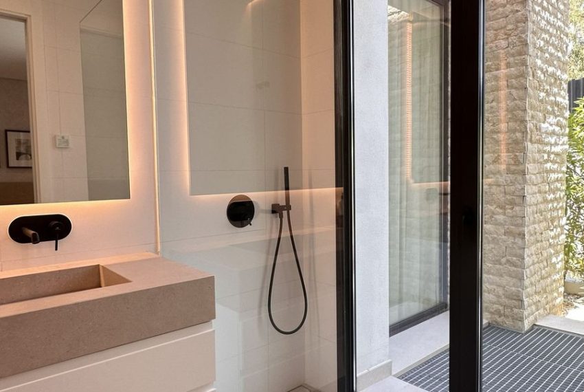 R5187943-Villa-For-Sale-Marbella-Detached-5-Beds-500-Built-6