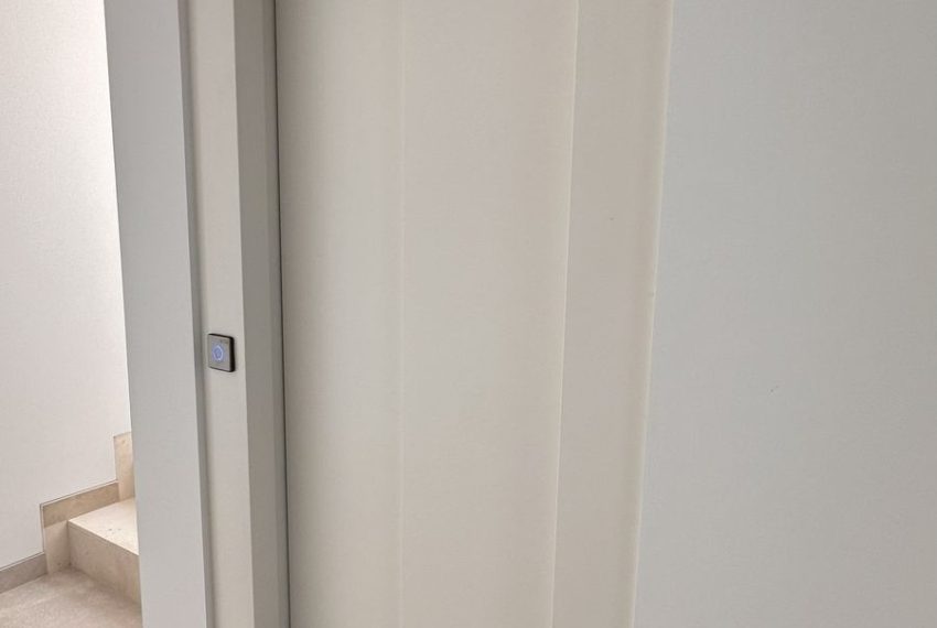 R5187943-Villa-For-Sale-Marbella-Detached-5-Beds-500-Built-8