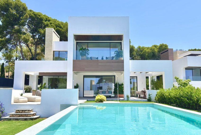 R5187943-Villa-For-Sale-Marbella-Detached-5-Beds-500-Built