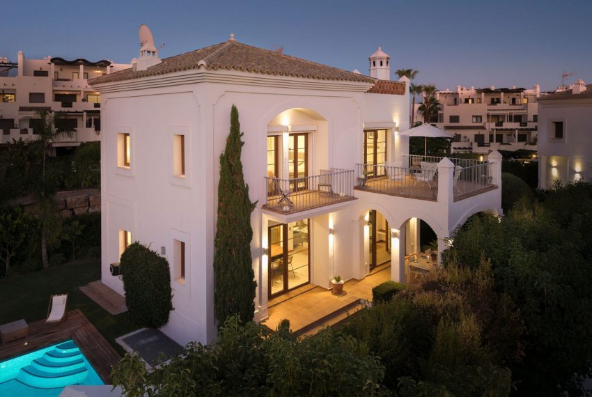 R5188288-Villa-For-Sale-Estepona-Detached-4-Beds-293-Built