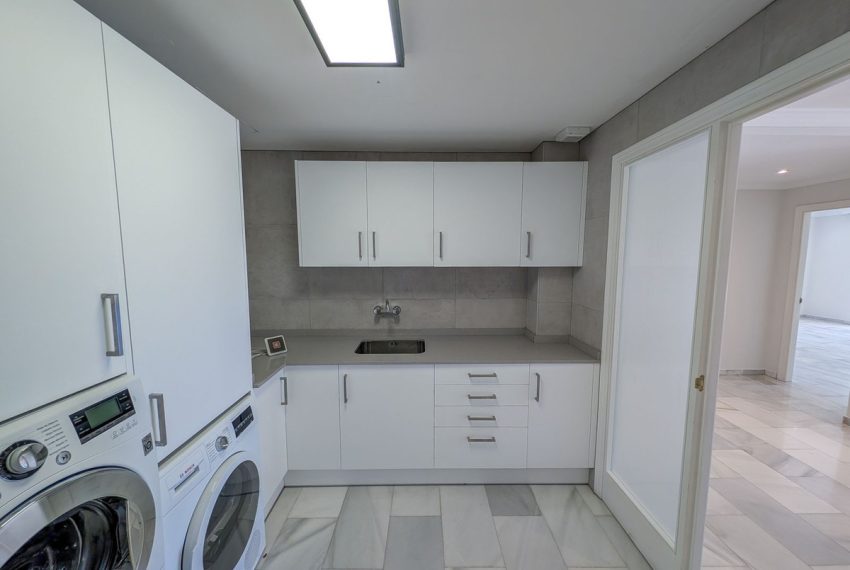 R5188930-Villa-For-Sale-Nueva-Andalucia-Detached-5-Beds-583-Built-15