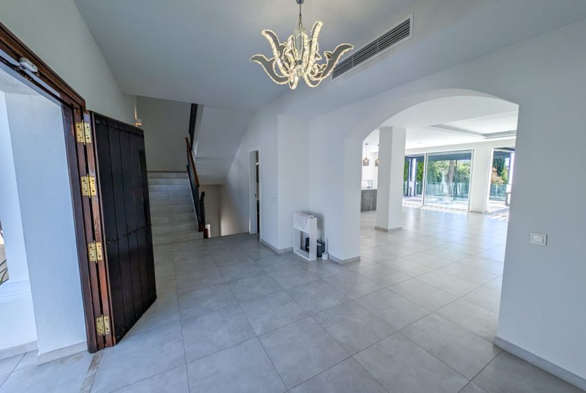 R5188930-Villa-For-Sale-Nueva-Andalucia-Detached-5-Beds-583-Built-17