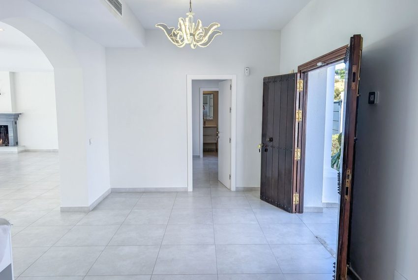 R5188930-Villa-For-Sale-Nueva-Andalucia-Detached-5-Beds-583-Built-18