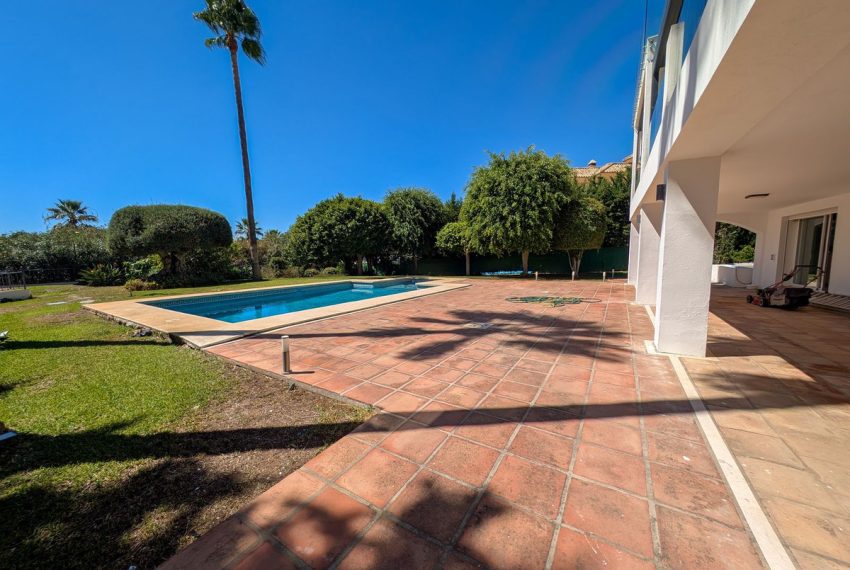 R5188930-Villa-For-Sale-Nueva-Andalucia-Detached-5-Beds-583-Built-2