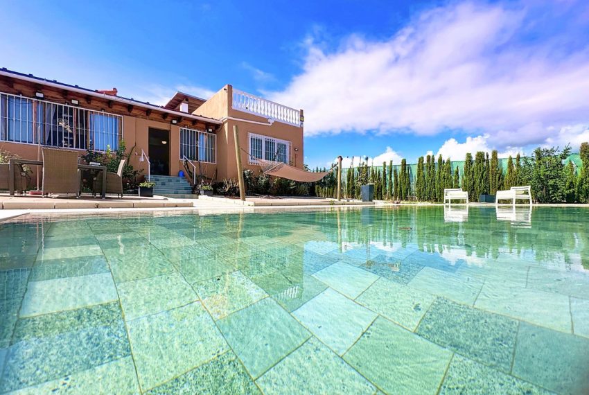 R5190898-Villa-For-Sale-Estepona-Detached-3-Beds-209-Built-1