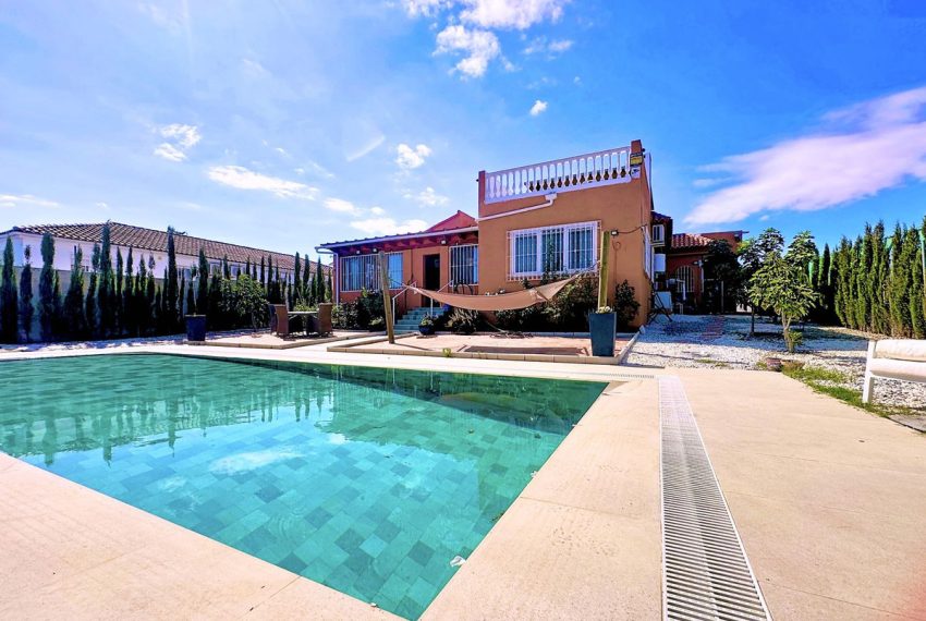 R5190898-Villa-For-Sale-Estepona-Detached-3-Beds-209-Built