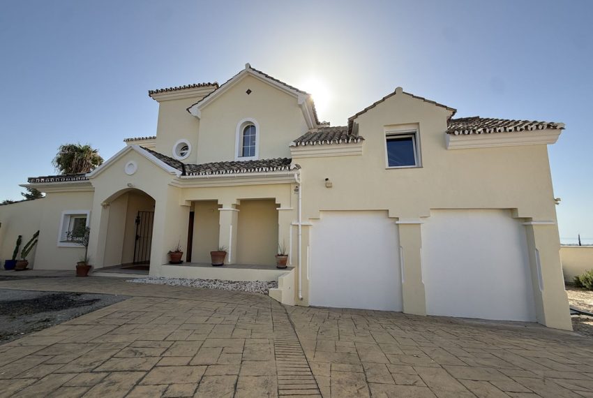 R5191993-Villa-For-Sale-Estepona-Detached-5-Beds-334-Built-1