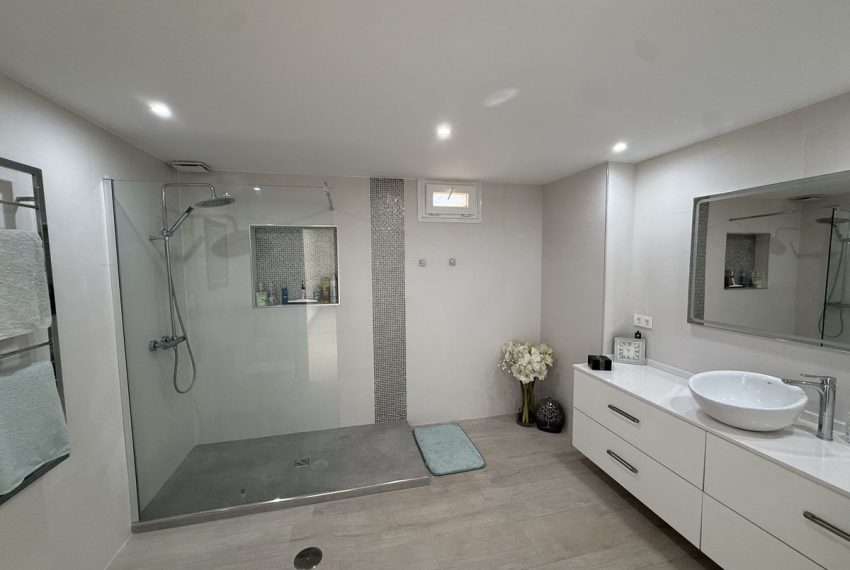 R5191993-Villa-For-Sale-Estepona-Detached-5-Beds-334-Built-17