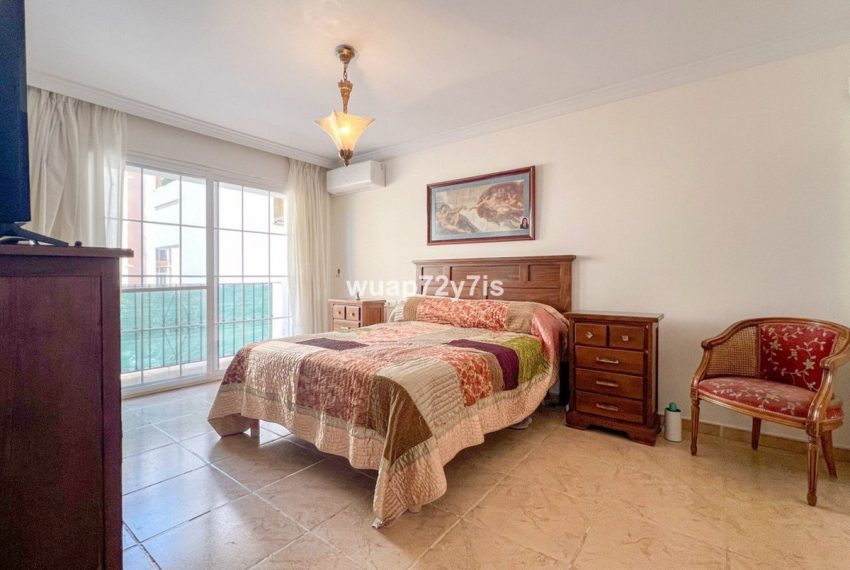 R5192284-Villa-For-Sale-Estepona-Semi-Detached-5-Beds-340-Built-11