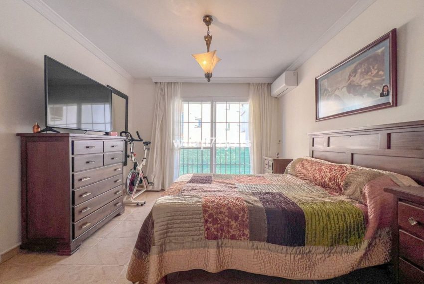 R5192284-Villa-For-Sale-Estepona-Semi-Detached-5-Beds-340-Built-12