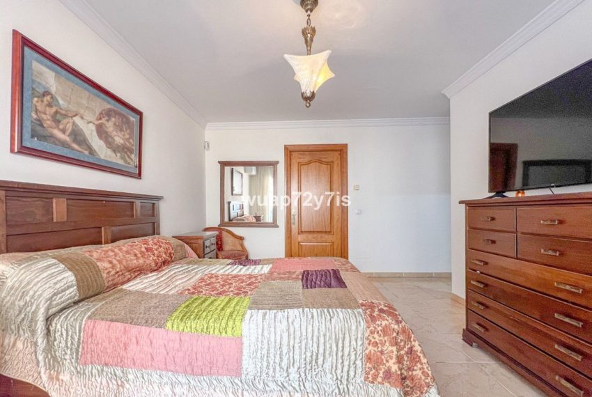 R5192284-Villa-For-Sale-Estepona-Semi-Detached-5-Beds-340-Built-14