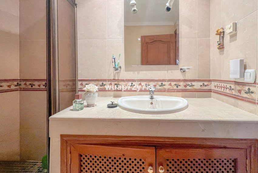 R5192284-Villa-For-Sale-Estepona-Semi-Detached-5-Beds-340-Built-15