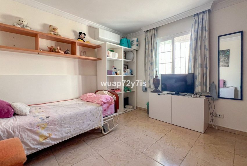 R5192284-Villa-For-Sale-Estepona-Semi-Detached-5-Beds-340-Built-17