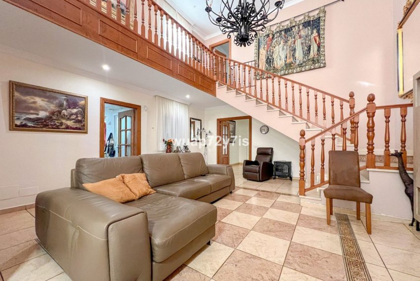 R5192284-Villa-For-Sale-Estepona-Semi-Detached-5-Beds-340-Built-5