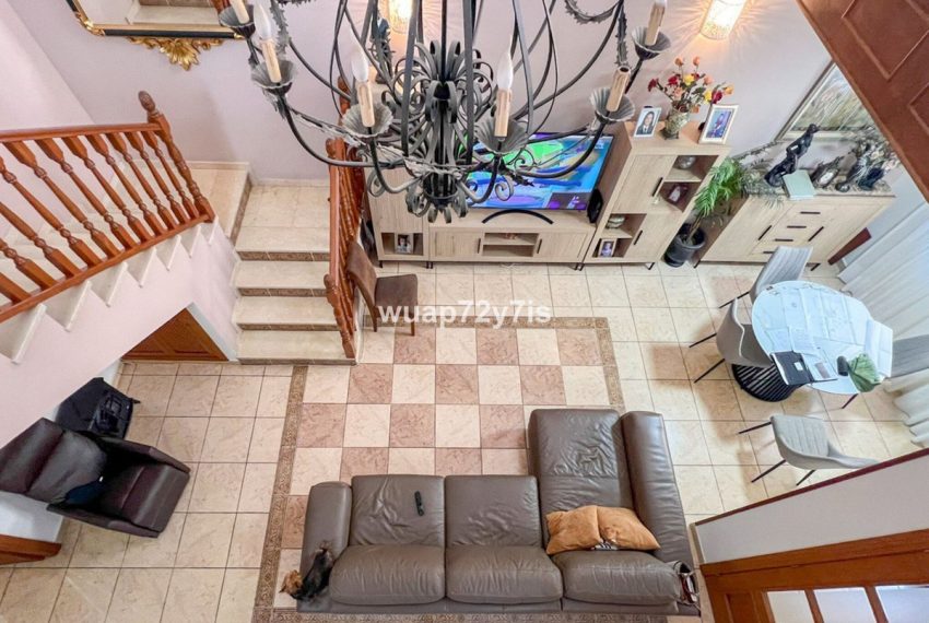 R5192284-Villa-For-Sale-Estepona-Semi-Detached-5-Beds-340-Built