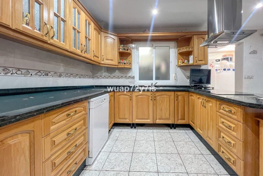 R5192284-Villa-For-Sale-Estepona-Semi-Detached-5-Beds-340-Built-9