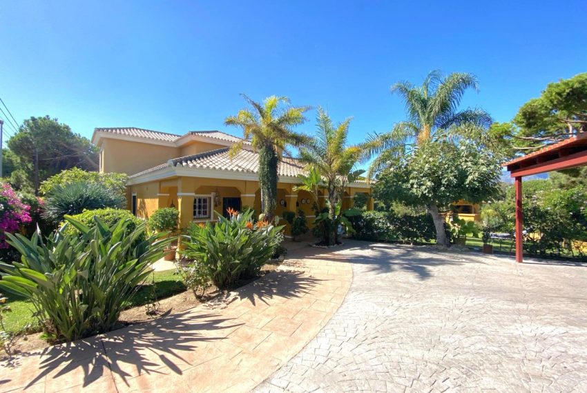 R5192395-Villa-For-Sale-El-Rosario-Detached-5-Beds-230-Built-2