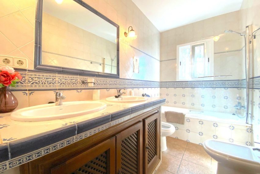 R5192395-Villa-For-Sale-El-Rosario-Detached-5-Beds-230-Built-5