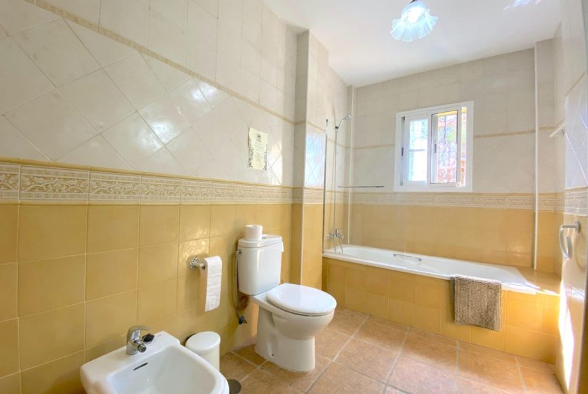 R5192395-Villa-For-Sale-El-Rosario-Detached-5-Beds-230-Built-7