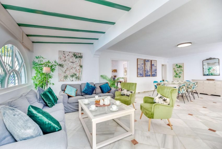 R5195182-Villa-For-Sale-Nueva-Andalucia-Detached-5-Beds-224-Built-1