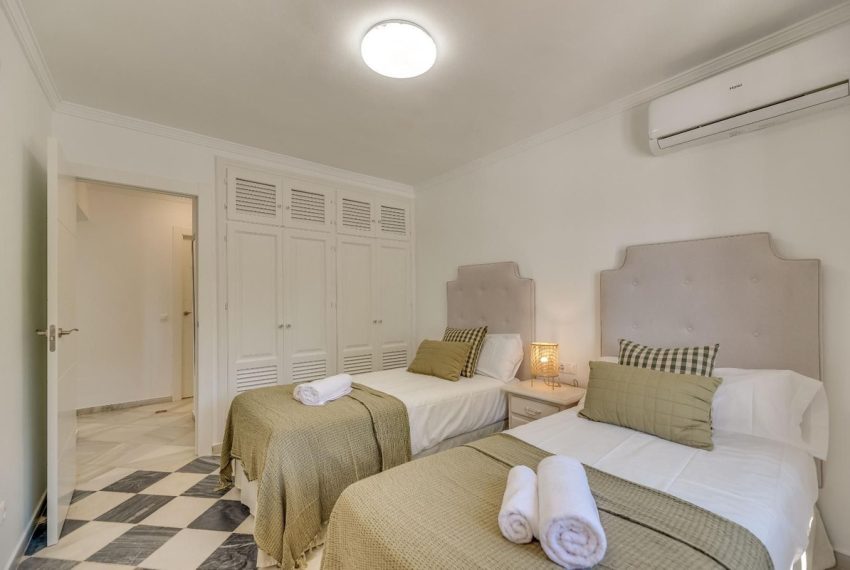 R5195182-Villa-For-Sale-Nueva-Andalucia-Detached-5-Beds-224-Built-14