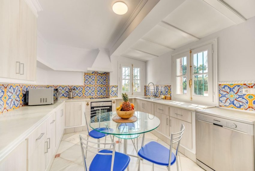 R5195182-Villa-For-Sale-Nueva-Andalucia-Detached-5-Beds-224-Built-8