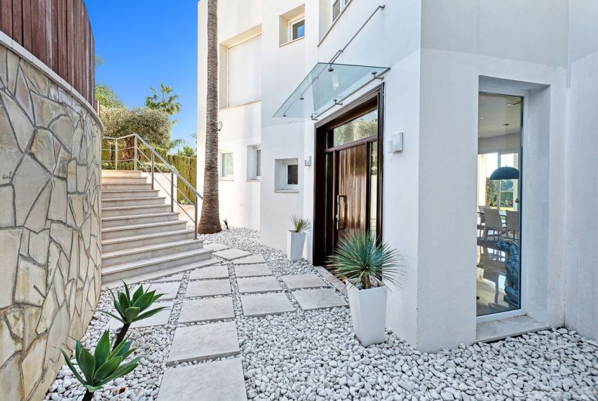 R5198476-Villa-For-Sale-El-Rosario-Detached-4-Beds-342-Built-1