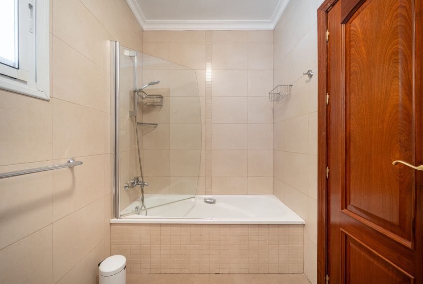 R5198512-Villa-For-Sale-Elviria-Detached-2-Beds-128-Built-17