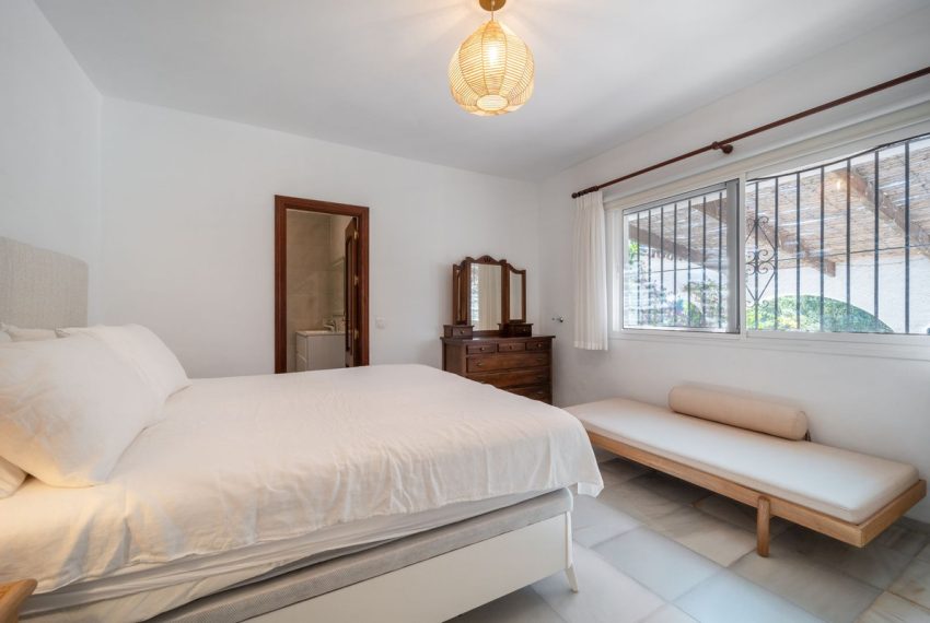 R5198512-Villa-For-Sale-Elviria-Detached-2-Beds-128-Built-9