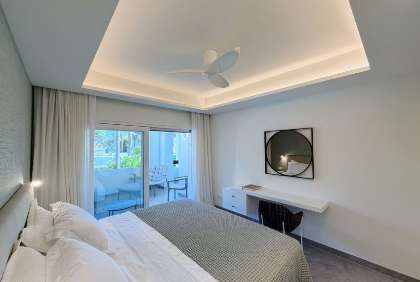 R5198710-Apartment-For-Sale-The-Golden-Mile-Middle-Floor-3-Beds-153-Built-13