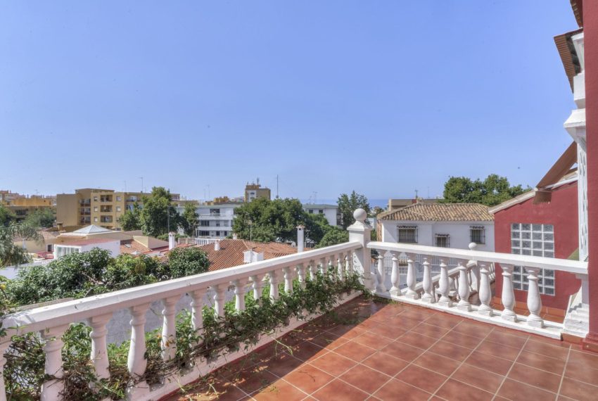 R5199373-Villa-For-Sale-Marbella-Detached-6-Beds-436-Built-1