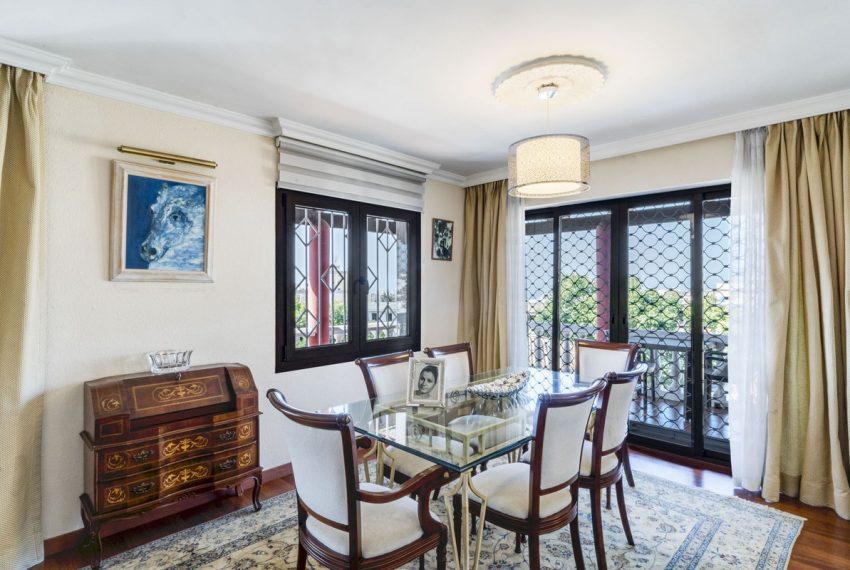 R5199373-Villa-For-Sale-Marbella-Detached-6-Beds-436-Built-6