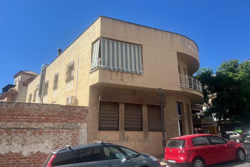 R5199409-Villa-For-Sale-Estepona-Semi-Detached-4-Beds-350-Built-1