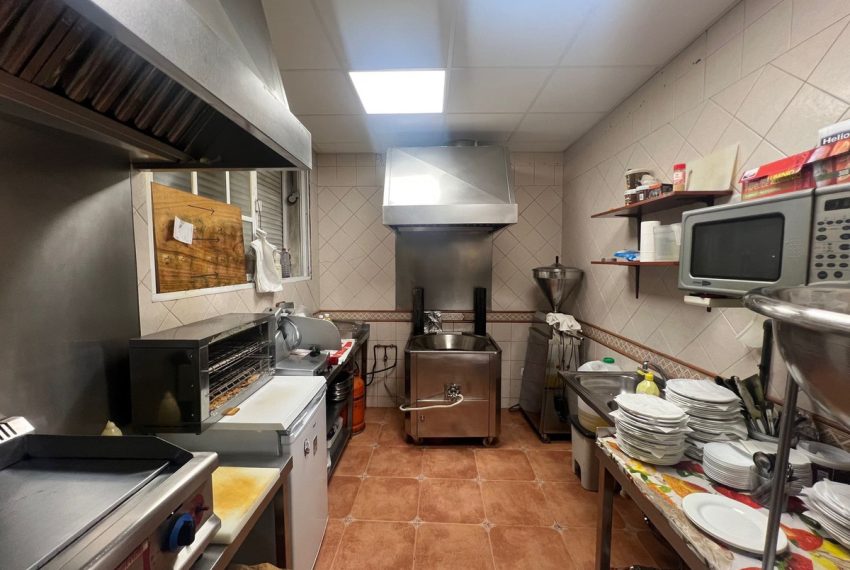 R5199409-Villa-For-Sale-Estepona-Semi-Detached-4-Beds-350-Built-12